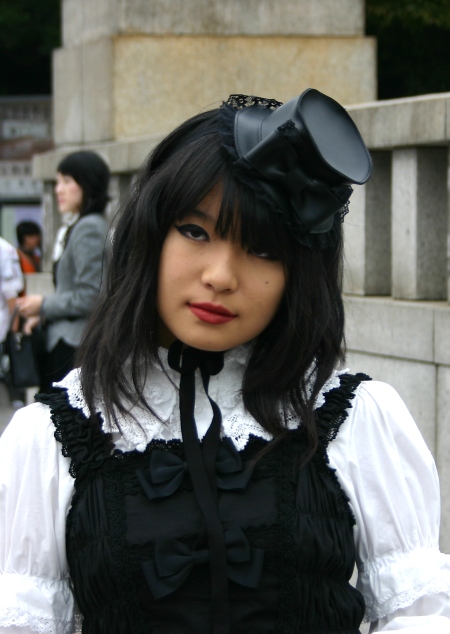 Harajuku_Gothic_Lolita_Girl.jpg